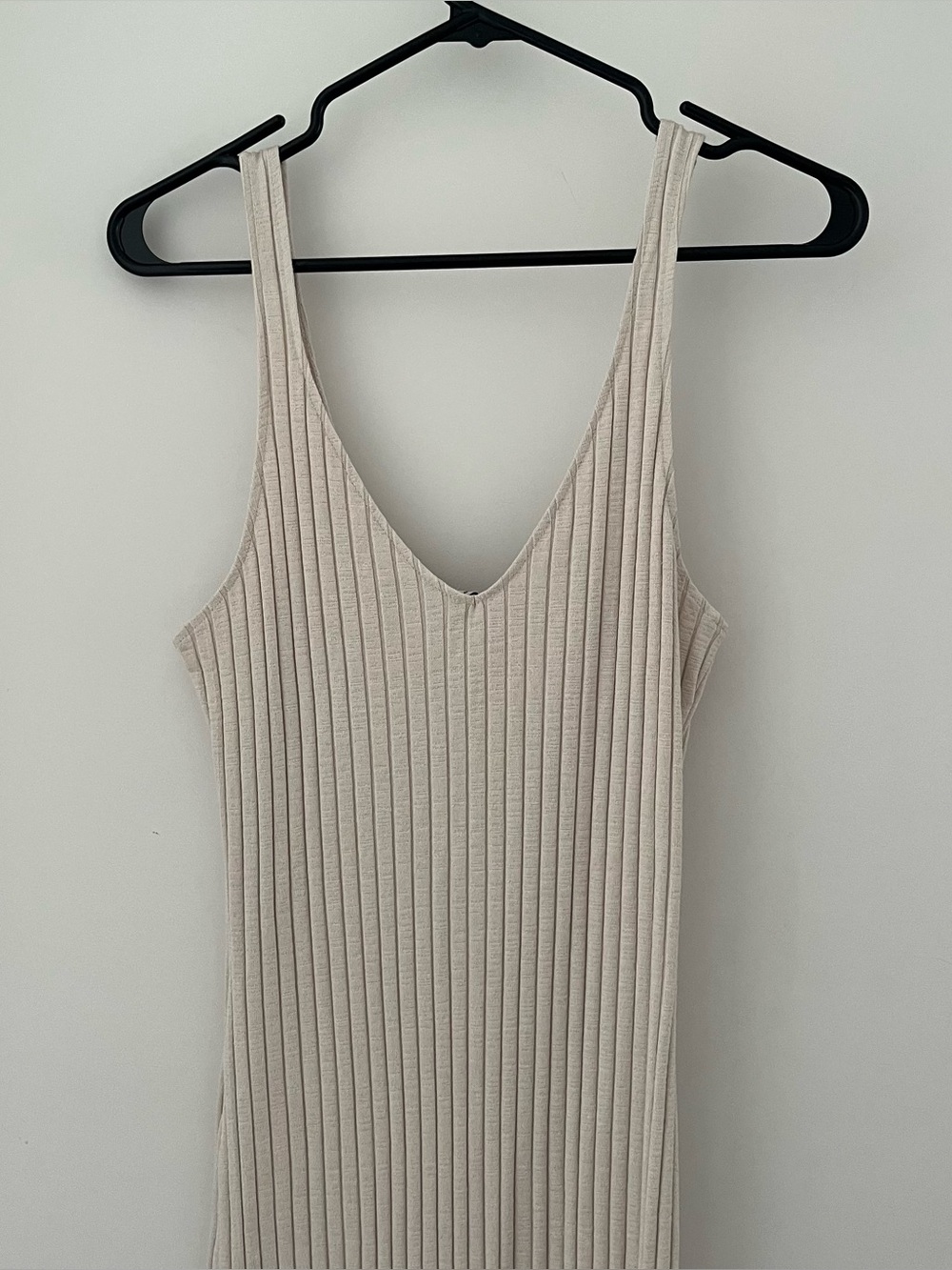 Zara Ribbed V-Neck midi lenght knit dress
